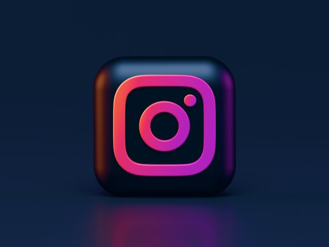 Instagram si concentra sulla pubblicità e riduce le funzionalità shopping